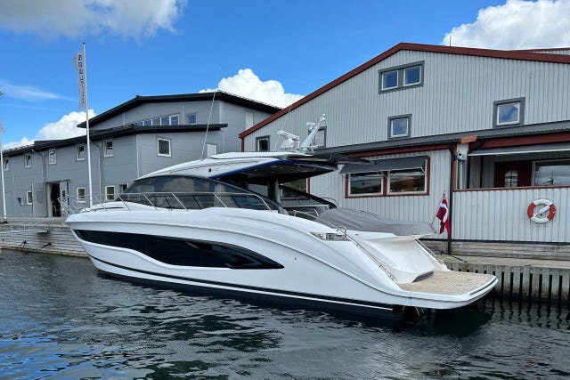 2023 Princess V55