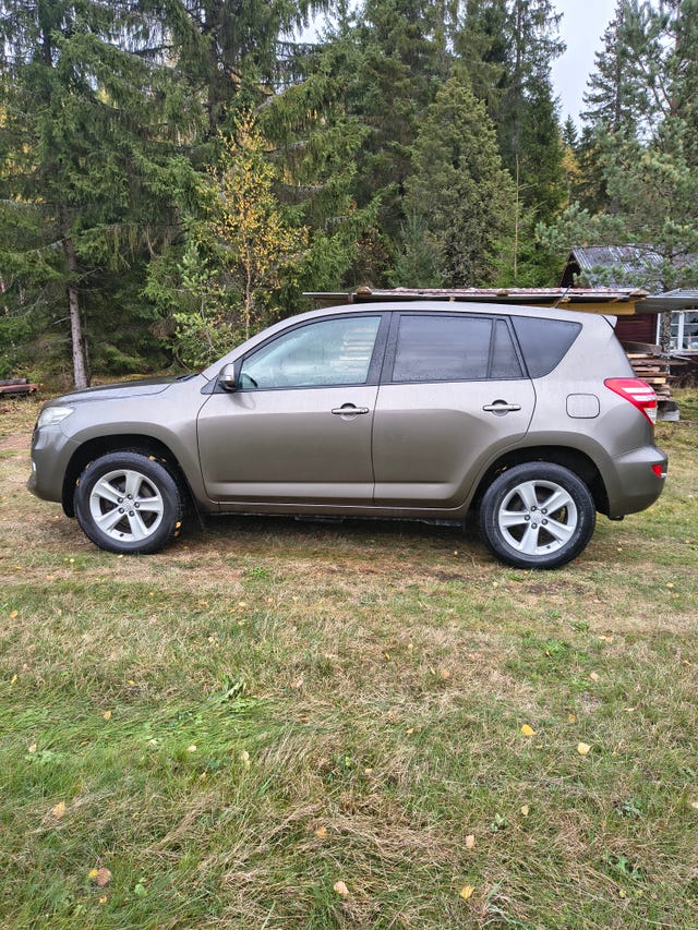 Toyota RAV4 2011