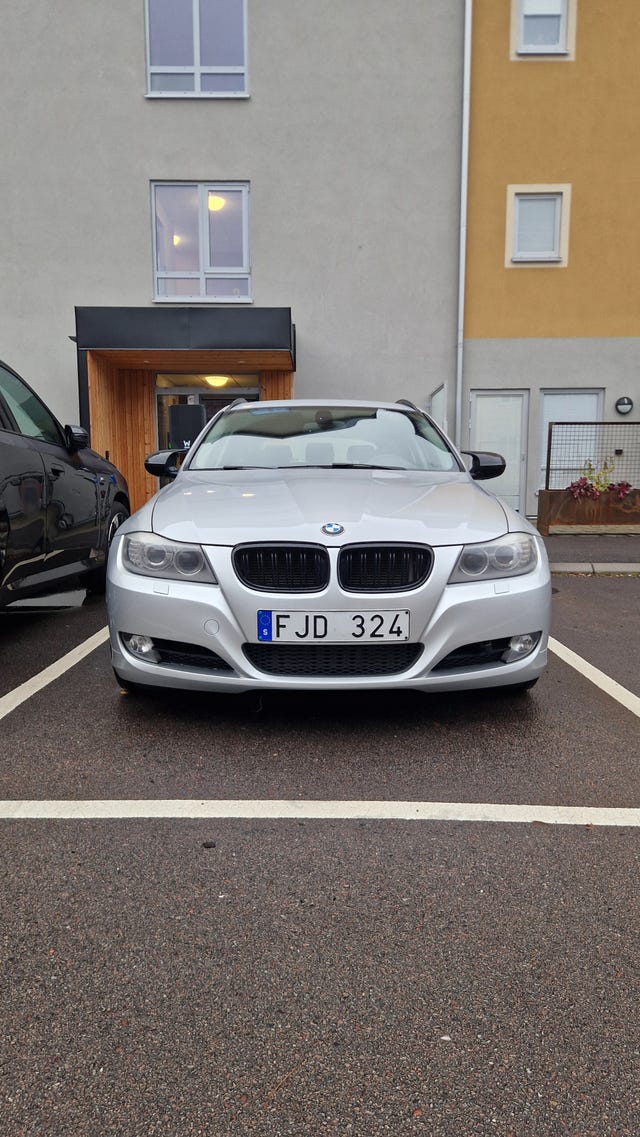 BMW 320d 2012 – bild 2