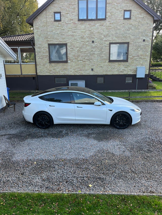 Tesla Model 3 2024