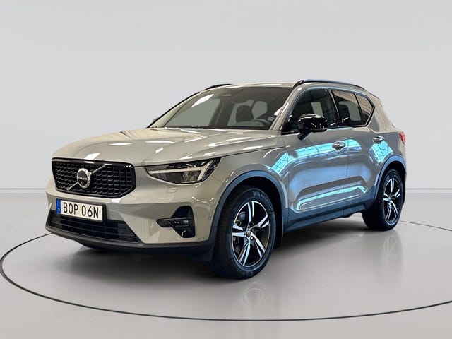 Volvo XC40 2025