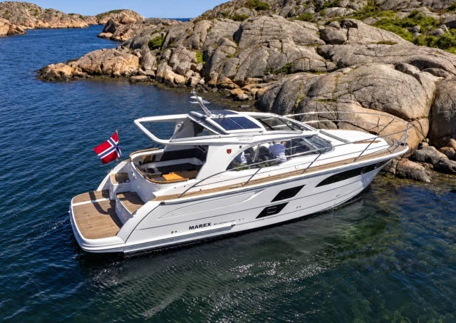 En välutrustad Marex 360 Cabriolet Cruiser till salu