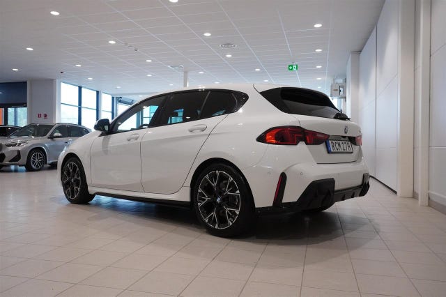 BMW 120 2026 – bild 3