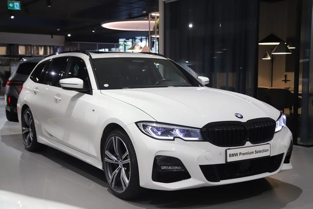 BMW 330e 2021