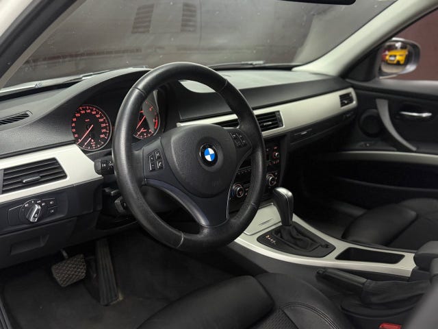 BMW 320d 2012 – bild 2
