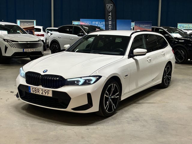 BMW 330e 2023