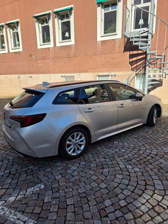 Toyota Corolla 2024 – bild 2