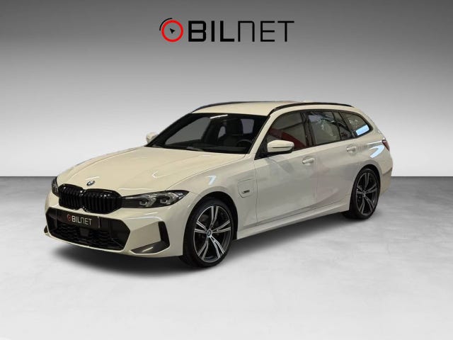 BMW 330e 2023
