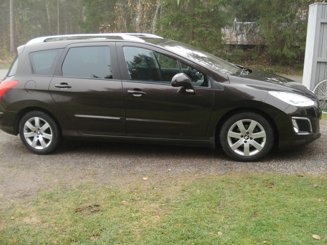 Peugeot 308 SW 2012
