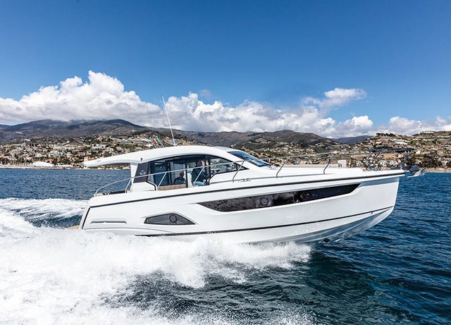 Välvårdad och maxutrustad Sealine C390