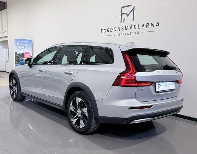 Volvo V60 Cross Country 2023 – bild 3