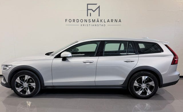 Volvo V60 Cross Country 2023