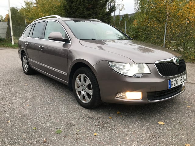 Skoda Superb 2011