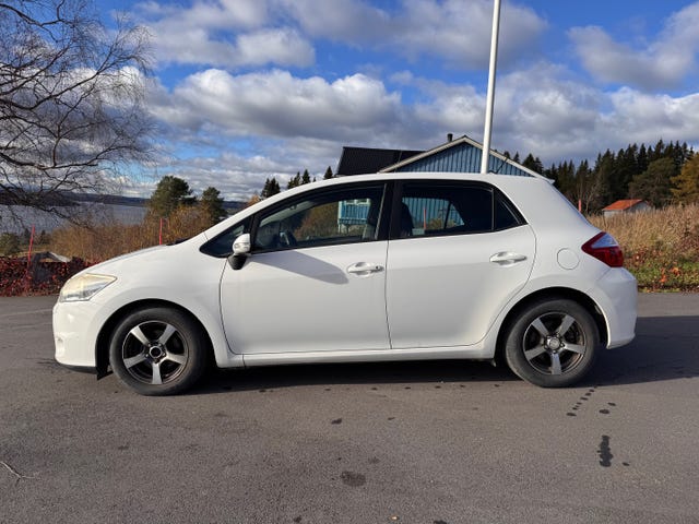 Toyota Auris 2011