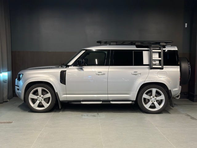 Land Rover Defender 110 2023