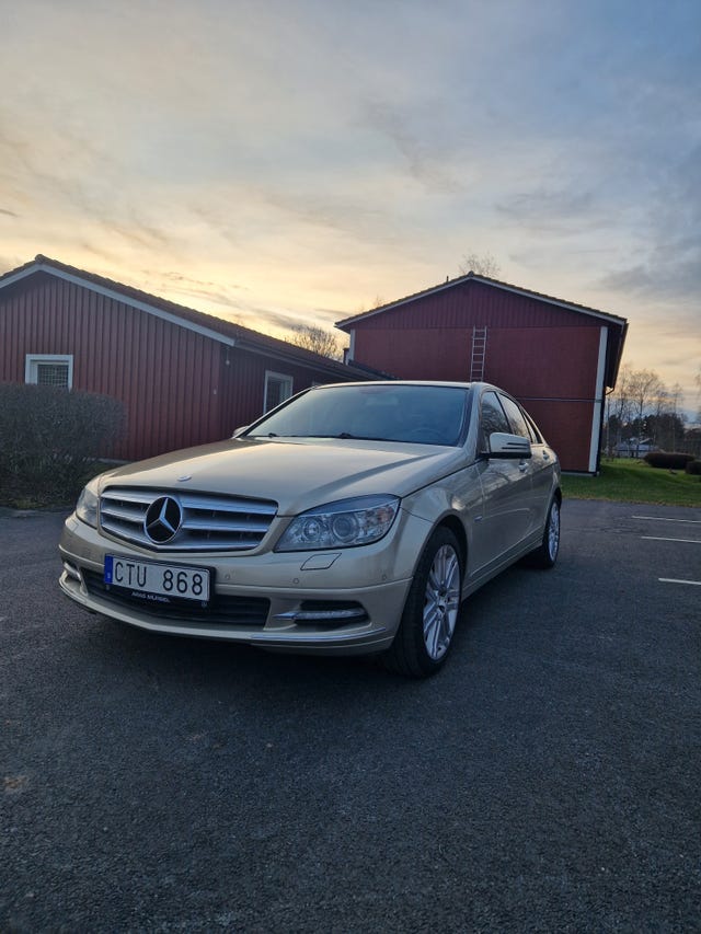Mercedes-Benz C350 2011