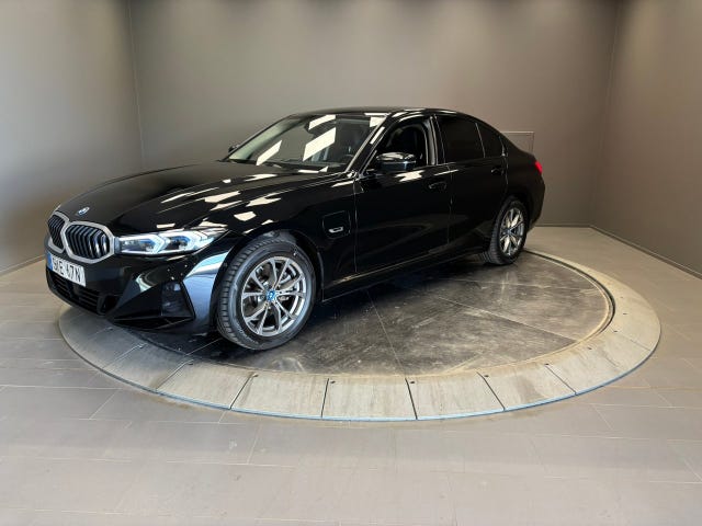 BMW 330e 2024