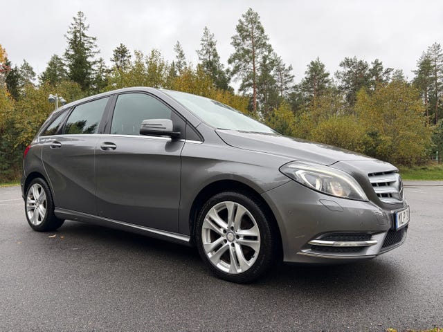Mercedes-Benz B180 2014
