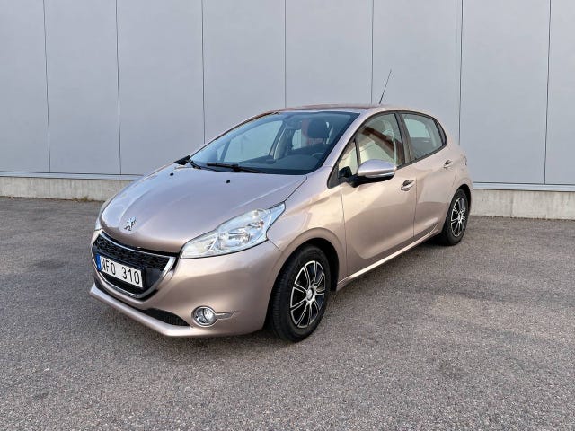 Peugeot 208 2012