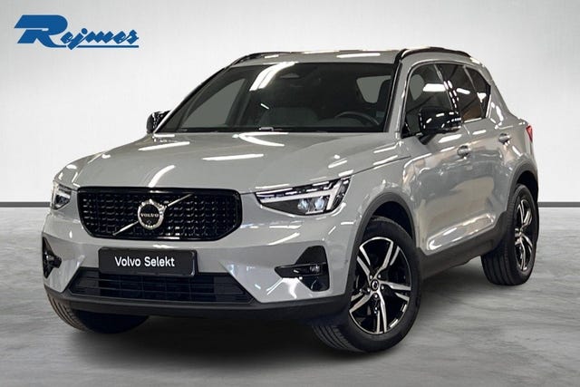 Volvo XC40 2025