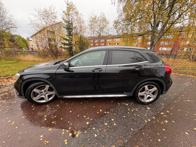 Mercedes-Benz GLA 220 2015