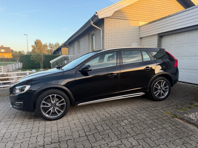 Volvo V60 Cross Country 2018 – bild 3