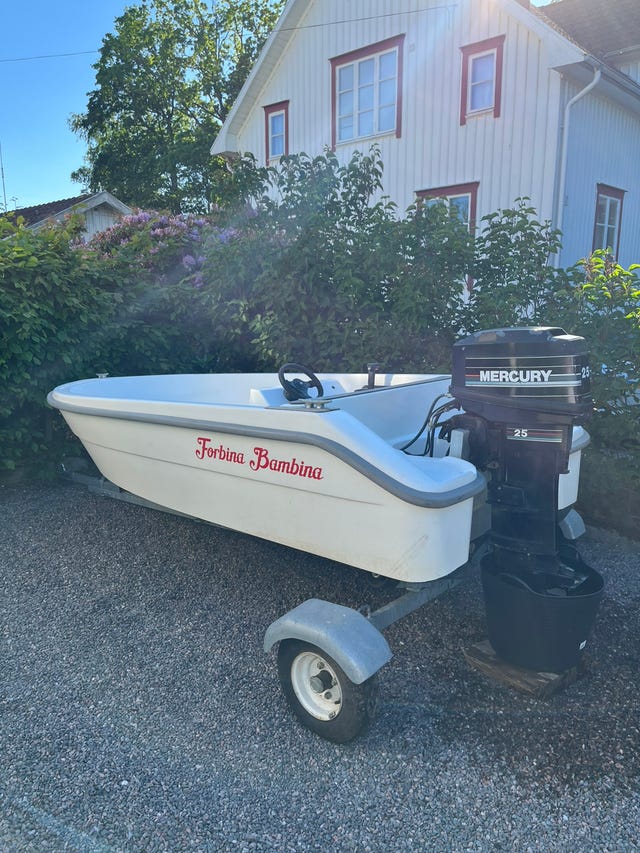 Forbina Bambina 330 med 25 hk Mercury + kärra