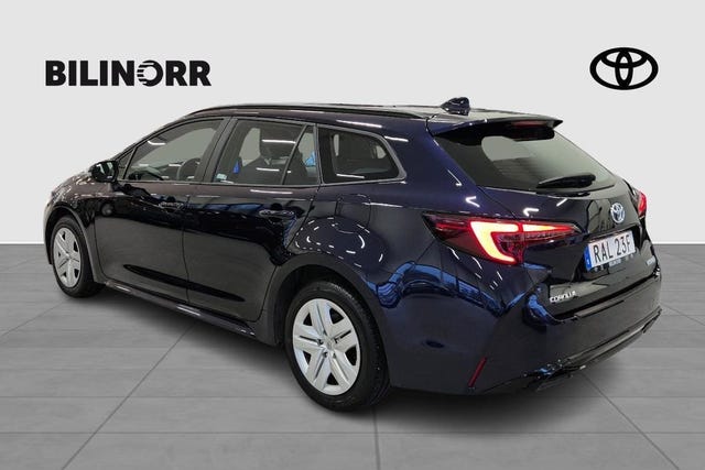 Toyota Corolla 2023 – bild 3
