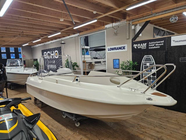 Crescent Stingray entré V20 med Yamaha F60