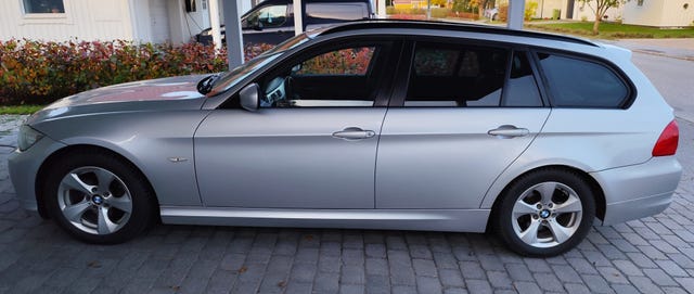 BMW 320d 2011 – bild 2