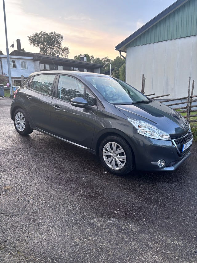 Peugeot 208 2012