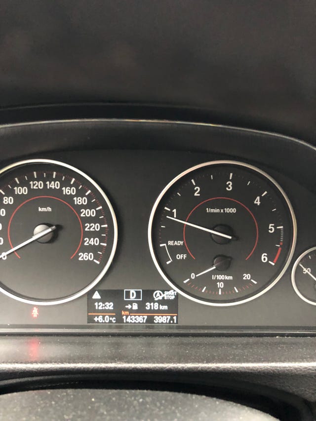 BMW 320d 2015 – bild 2