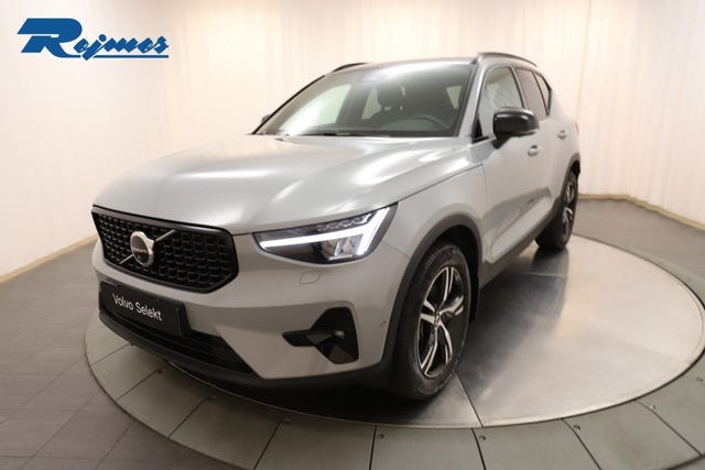 Volvo XC40 2025