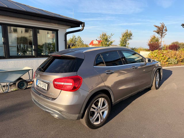 Mercedes-Benz GLA 220 2015