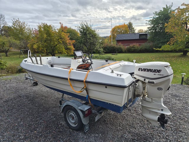 HR 460 Sport med Evinrude 50 e-tec 2011 och Tiki 80km/h trailer
