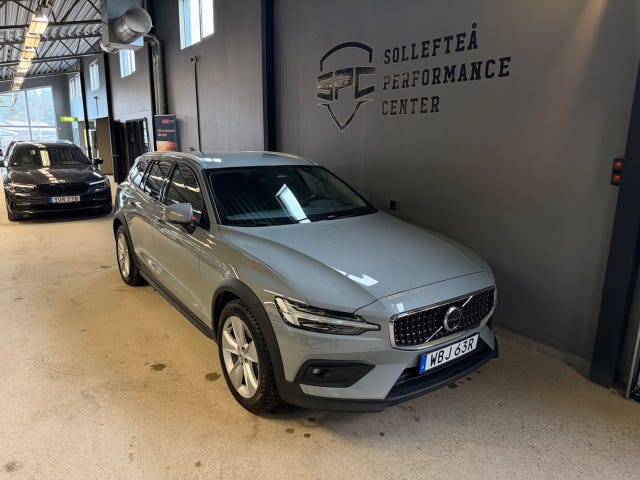 Volvo V60 Cross Country 2024