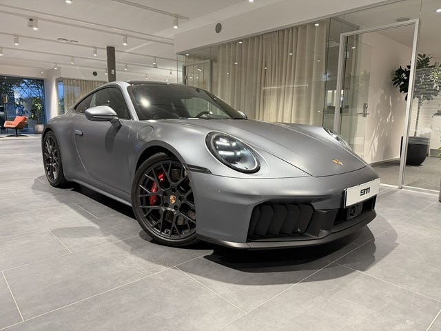 Porsche 911 Carrera 4 GTS 2025