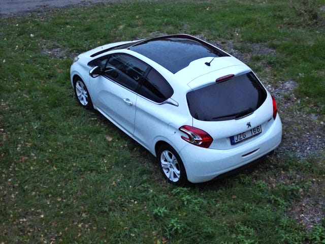 Peugeot 208 2012