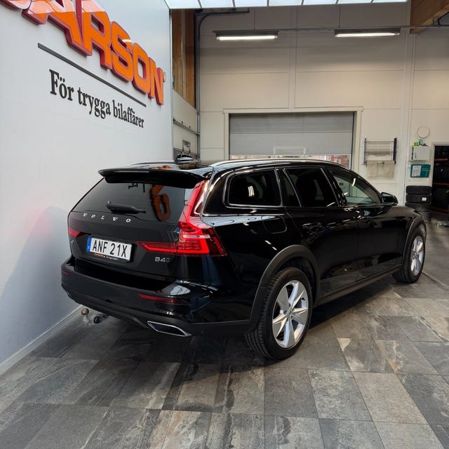 Volvo V60 Cross Country 2021 – bild 4