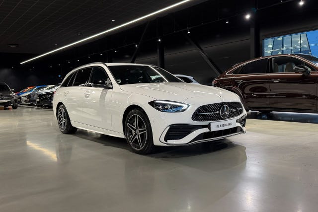 Mercedes-Benz C300 e 2026