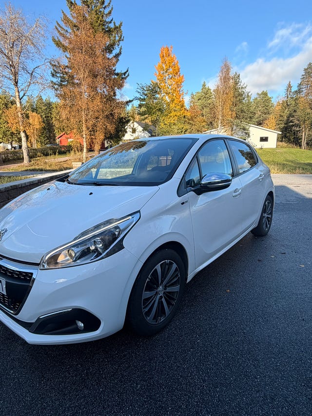 Peugeot 208 2016