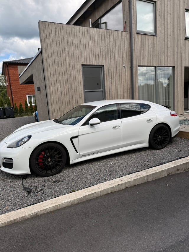 Porsche Panamera GTS 2013