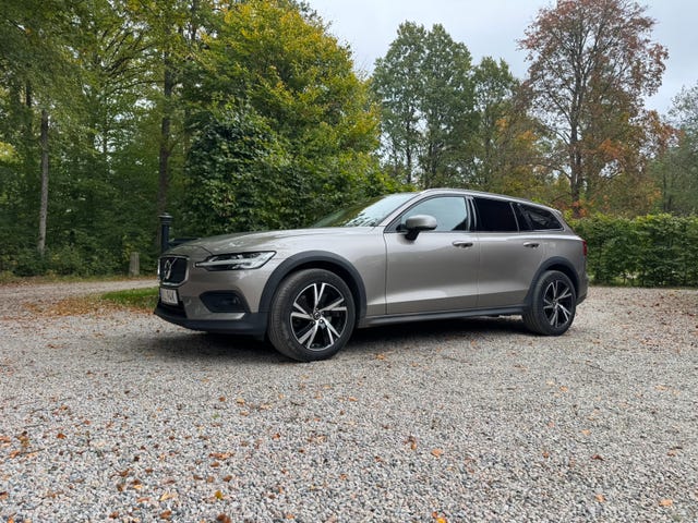 Volvo V60 Cross Country 2022