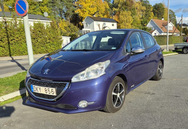 Peugeot 208 2012