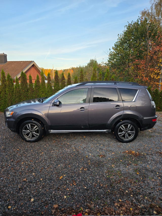 Mitsubishi Outlander 2012