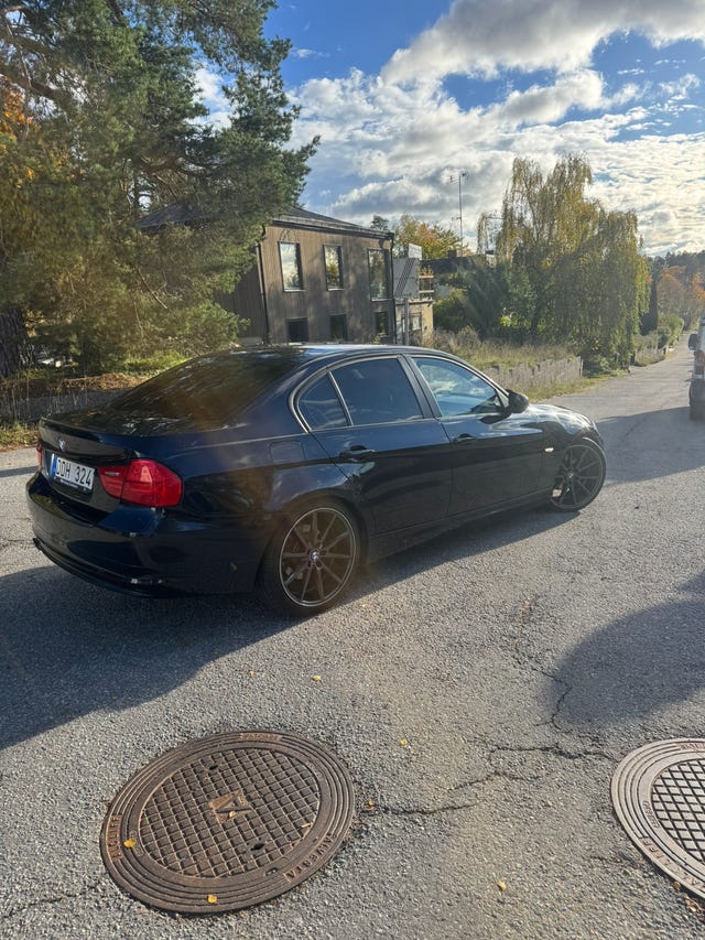 BMW 318d 2010 – bild 2