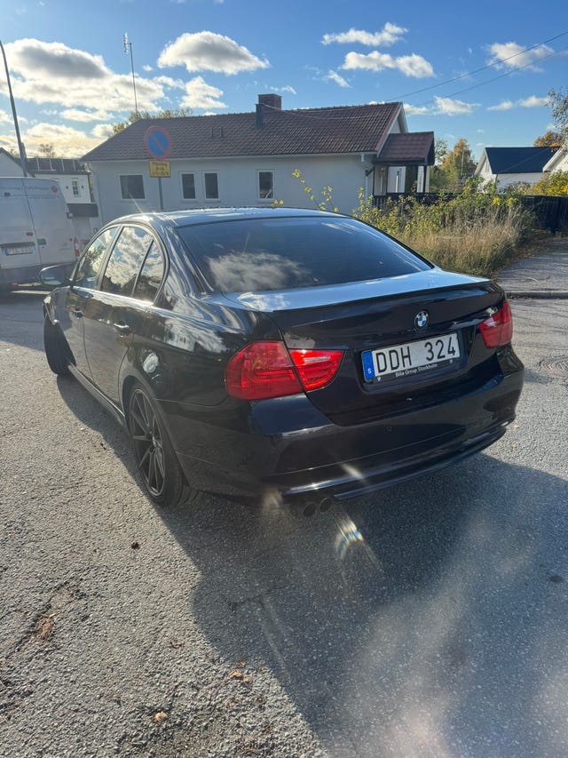 BMW 318d 2010 – bild 3