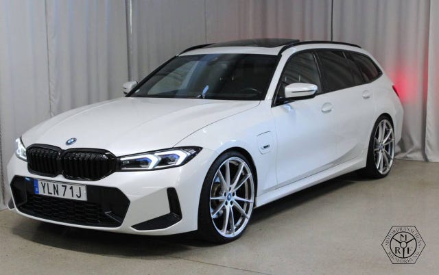 BMW 330e 2023