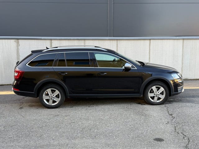 Skoda Octavia Scout 2018 – bild 2