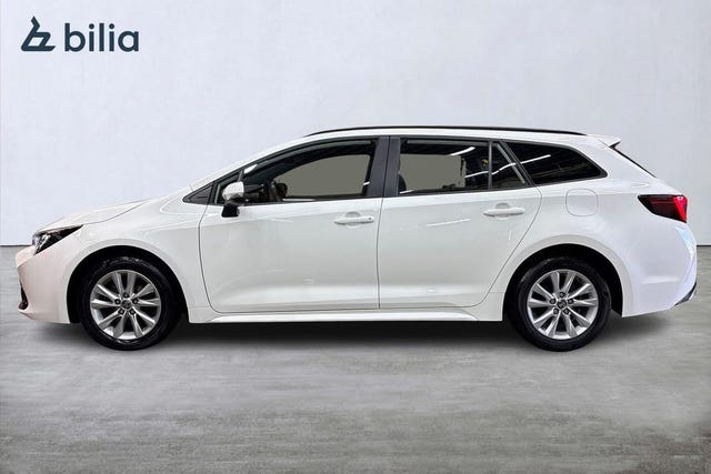 Toyota Corolla 2023 – bild 3